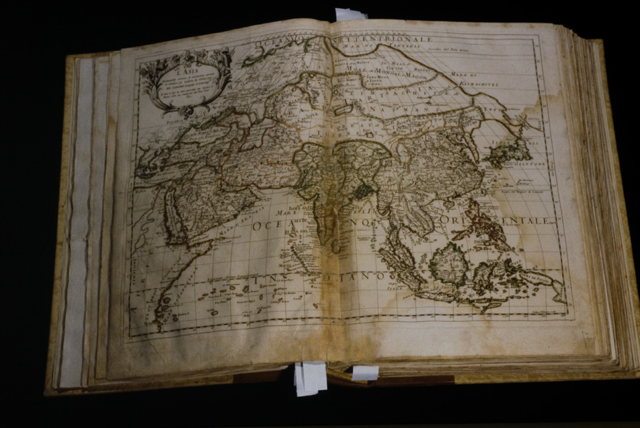 Atlante con tavole geografiche [edizione del 17.-18. sec.]. Chiusi, Museo Archeologico Nazionale
icpal_19820
Keywords: 1425/1993, Chiusi M Archeologico Naz. Atlante geografico [ed. 17.-18. sec.], Chiusi M Archeologico Naz.