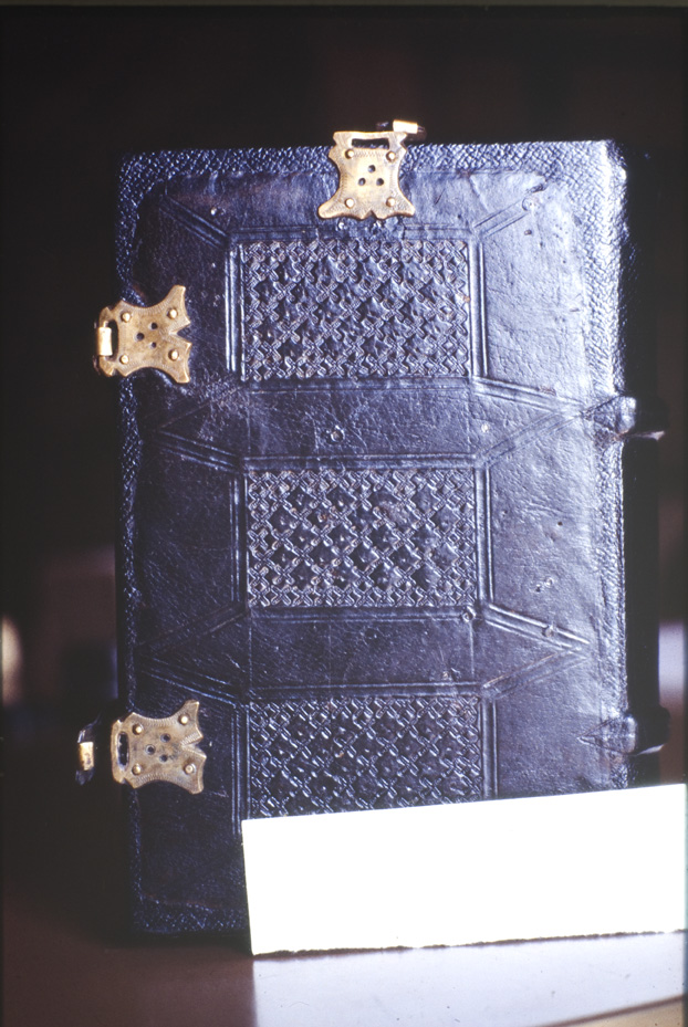 Legatura con coperta in cuoio impressa a secco. Cassino, Biblioteca Statale del Monumento Nazionale di Montecassino
icpal_00229
Keywords: Montecassino Abbazia Legature con coperte impresse a secco, Montecassino Abbazia