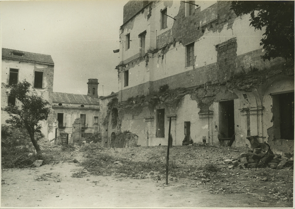 Capua, Biblioteca Storica diocesana. Periodo bellico
pos_15898
Keywords: Campania,Guerra