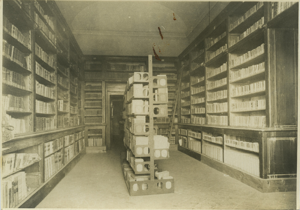 Napoli, Biblioteca nazionale Vittorio Emanuele III. Periodo bellico
pos_16188
Keywords: Campania,Guerra