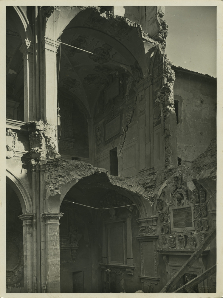 Bologna, Biblioteca comunale dell'Archiginnasio. Periodo bellico
pos_15858
Keywords: Emilia Romagna,Guerra