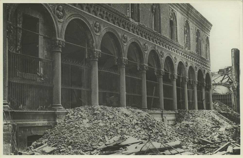 Milano, Biblioteca storica di medicina dell'Ospedale Maggiore. Periodo bellico
pos_16069
Keywords: Lombardia,Guerra