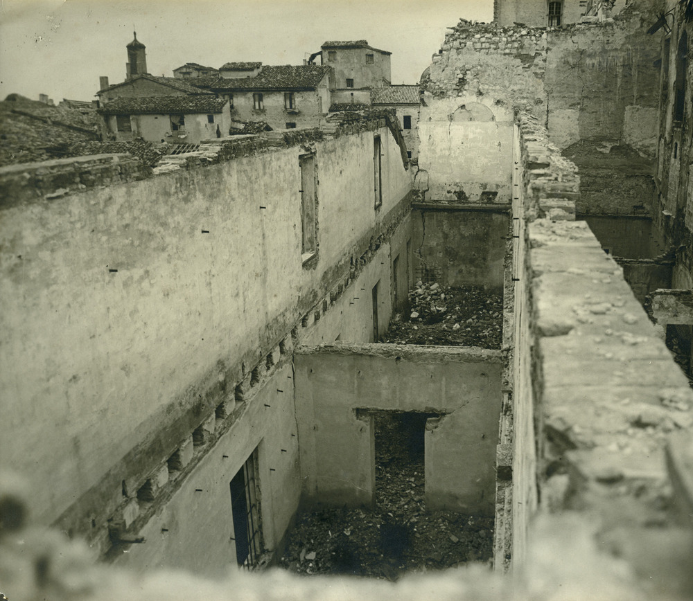 Ancona, Biblioteca comunale Luciano Benincasa. Periodo bellico
pos_15843
Keywords: Marche,Guerra