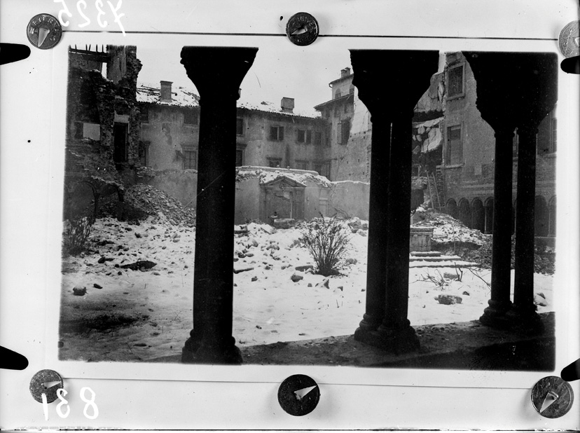 Verona, Biblioteca capitolare. Periodo bellico
ist_0831
Keywords: Veneto,Guerra