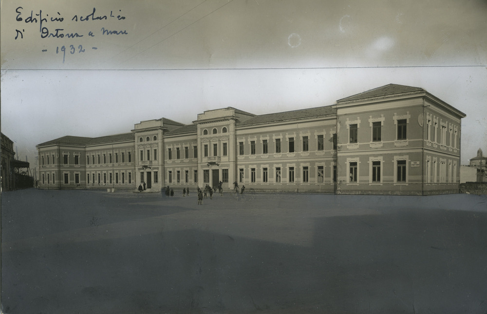 Ortona, Scuola primaria P.zza San Francesco, Esterni
n_inv_a_001
Keywords: Abruzzo,Edilizia scolastica