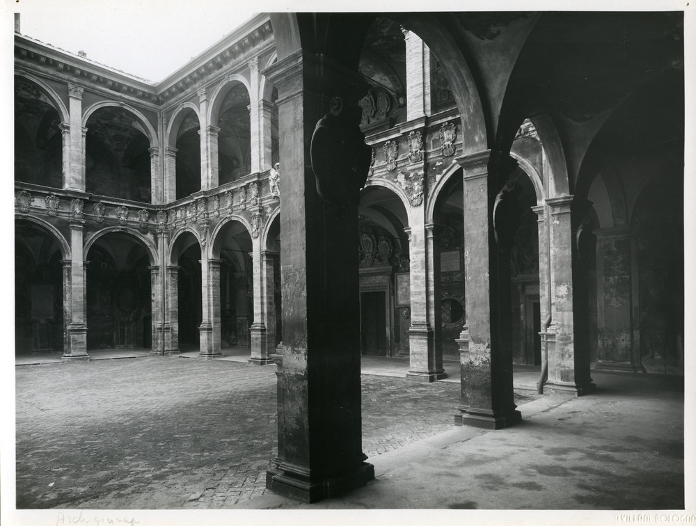 Bologna, Biblioteca comunale dell'Archiginnasio, Esterni
pos_14710
Keywords: Emilia Romagna