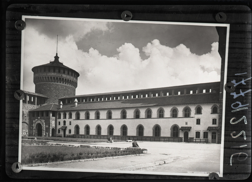 Milano, Biblioteca comunale. Periodo bellico
ist_1779
Keywords: Lombardia,Guerra