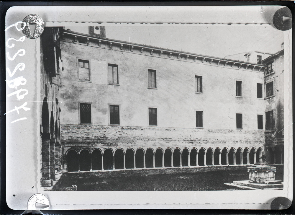 Verona, Biblioteca capitolare. Periodo bellico
ist_1792
Keywords: Veneto,Guerra